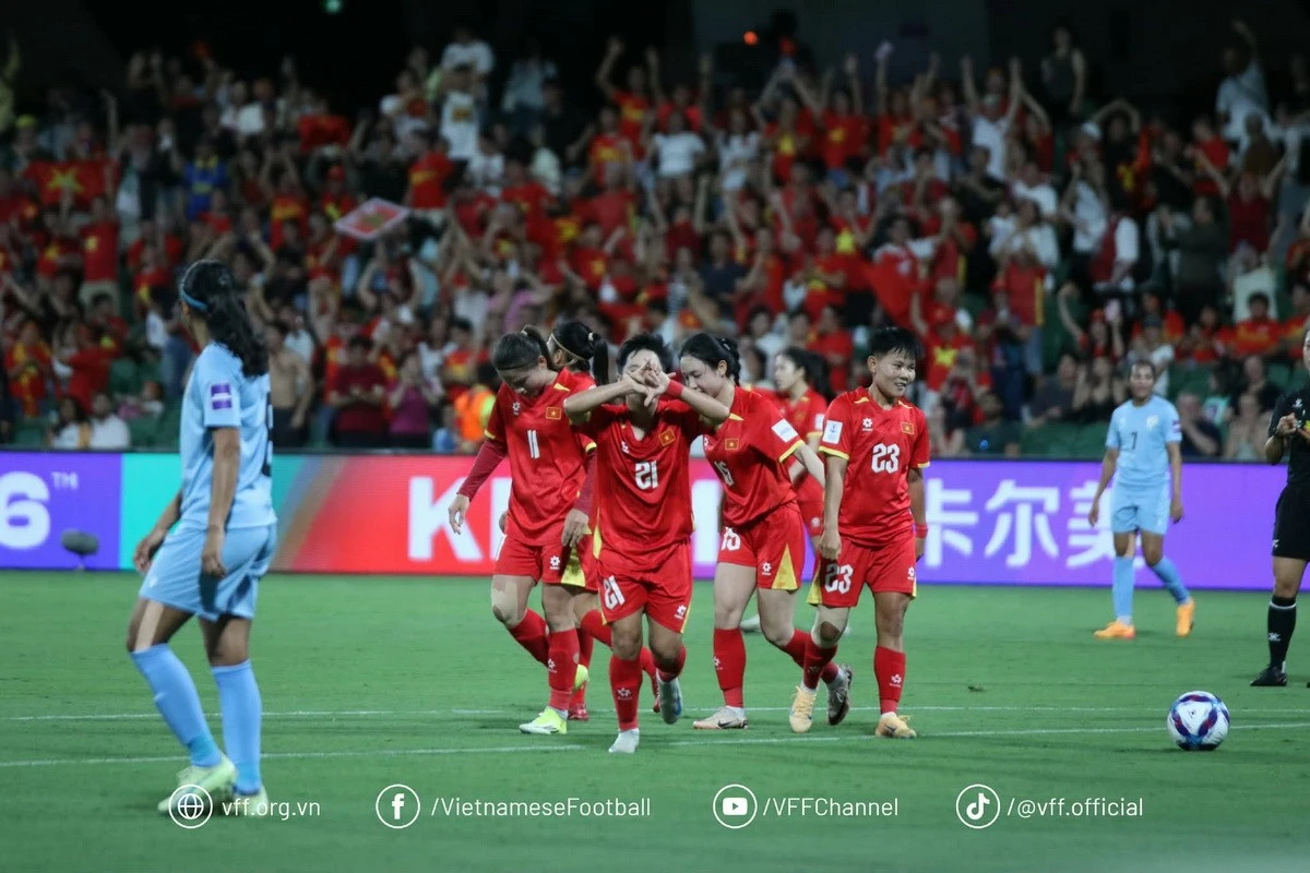 Ngân Thị Vạn Sự tỏa sáng với cú đúp, tuyển nữ Việt Nam thắng nghẹt thở Ấn Độ 2-1