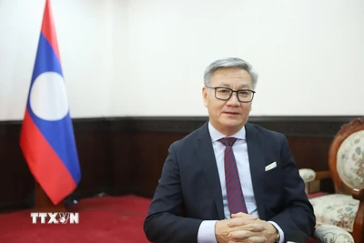 Bộ trưởng Bộ Ngoại giao Lào Thongsavan Phomvihane trả lời phỏng vấn phóng viên TTXVN. (Ảnh: Xuân Tú/TTXVN)