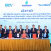 Lễ ký kết hợp đồng tín dụng tài trợ Dự án Nhà máy Nhiệt điện Ô Môn IV với tổng giá trị 7.300 tỷ đồng. (Ảnh: Vietnam+)
