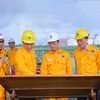 Lãnh đạo Petrovietnam kiểm tra hoạt động tại Kho cảng LNG Thị Vải. (Ảnh: PV/Vietnam+)