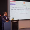 Ngày 30/7, tại Amsterdam, Phó Thủ tướng Chính phủ Nguyễn Văn Thắng đã chủ trì cuộc tọa đàm với các doanh nghiệp hàng đầu của Hà Lan. (Ảnh: Anh Hiển/TTXVN)