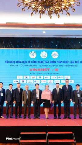 Đại diện lãnh đạo các cơ quan, tổ chức trong nước và quốc tế tham dự Hội nghị Khoa học và Công nghệ hạt nhân toàn quốc lần thứ 16. (Ảnh: Thanh Phong/Vietnam+)