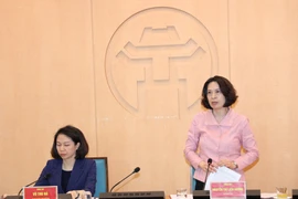 Thứ trưởng Bộ Y tế Nguyễn Thị Liên Hương và đoàn công tác của Bộ Y tế đã làm việc về công tác phòng chống dịch sốt xuất huyết trên địa bàn thành phố Hà Nội. (Ảnh: T.M/Vietnam+)