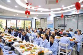 Chương trình Tết yêu thương-Cơm sum vầy tại Bệnh viện K cơ sở Tam Hiệp. (Ảnh: PV/Vietnam+)