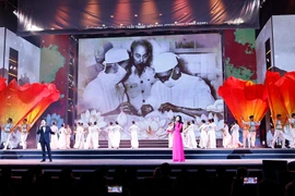 Chương trình nghệ thuật tại Lễ Kỷ niệm. (Ảnh: Doãn Tấn/TTXVN)