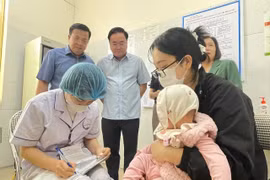 Hà Nội tăng tốc tiêm vaccine phòng bệnh sởi cả ngày nghỉ. (Ảnh: PV/Vietnam+)