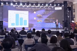 Phó giáo sư, bác sỹ Đặng Đức Nhu - Cố vấn cấp cao của Medicallaw chia sẻ tại Hội nghị. (Ảnh: PV/Vietnam+)