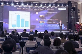 Phó giáo sư, bác sỹ Đặng Đức Nhu - Cố vấn cấp cao của Medicallaw chia sẻ tại Hội nghị. (Ảnh: PV/Vietnam+)