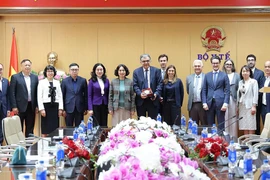 Thứ trưởng Bộ Y tế Nguyễn Thị Liên Hương đã tiếp Giáo sư Yazdan Yazdanpanah - Giám đốc Cơ quan Quốc gia nghiên cứu về các bệnh truyền nhiễm mới nổi (ANRS MIE) của Pháp. (Ảnh: PV/Vietnam+)