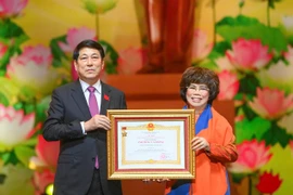 Anh hùng Lao động Thái Hương - Nhà Sáng lập Tập đoàn TH - đã đón nhận danh hiệu phong tặng từ Chủ tịch nước Lương Cường. (Ảnh: PV/Vietnam+)