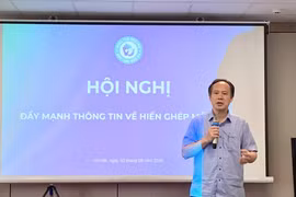 Ông Nguyễn Hoàng Phúc - Phó giám đốc Trung tâm Điều phối Ghép tạng quốc gia phát biểu tại Hội nghị. (Ảnh: PV/Vietnam+)