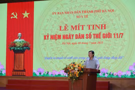 Phó Giám đốc Sở Y tế Hà Nội Trần Văn Chung phát biểu tại buổi lễ. (Ảnh: PV/Vietnam+)