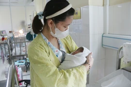 Dự báo, nếu mức sinh tiếp tục giảm thấp, đến năm 2036 Việt Nam sẽ kết thúc thời kỳ dân số vàng. (Ảnh: TTXVN/Vietnam+)