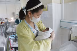 Dự báo, nếu mức sinh tiếp tục giảm thấp, đến năm 2036 Việt Nam sẽ kết thúc thời kỳ dân số vàng. (Ảnh: TTXVN/Vietnam+)