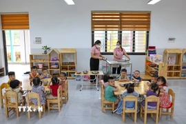 Công tác bán trú và bữa ăn đảm bảo dinh dưỡng, an toàn thực phẩm được đặc biệt chú trọng. (Ảnh: Thanh Tùng/TTXVN)