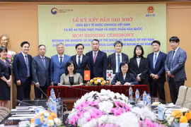 Việt Nam và Hàn Quốc ký ghi nhớ hợp tác trong lĩnh vực y tế, dược phẩm và công nghệ cao. (Ảnh: T.M/Vietnam+)