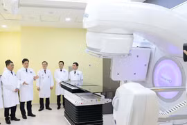 Bệnh viện K đưa vào hoạt động 2 hệ thống máy xạ trị cùng gần 100 trang thiết bị hiện đại. (Ảnh: PV/Vietnam+)