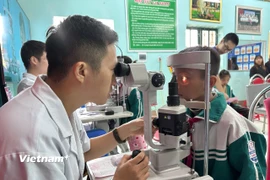 Khám, chăm sóc mắt miễn phí cho người dân vùng lũ tại Thái Nguyên