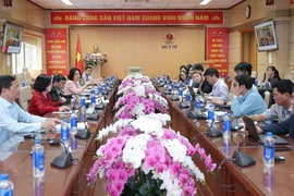 Lãnh đạo Bộ Y tế tiếp và làm việc với đoàn công tác của Liên minh toàn cầu về vaccine (GAVI). (Ảnh: T.M/Vietnam+)