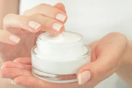 Bộ Y tế yêu cầu thu hồi, tiêu hủy sản phẩm sữa dưỡng da kích trắng 