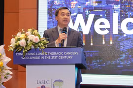 Thứ trưởng Bộ Y tế Trần Văn Thuấn phát biểu chỉ đạo tại Hội nghị. (Ảnh: PV/Vietnam+)
