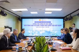 Các chuyên gia chia sẻ tại Tọa đàm. (Ảnh: PV/Vietnam+)