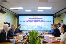 Các chuyên gia chia sẻ tại Tọa đàm. (Ảnh: PV/Vietnam+)