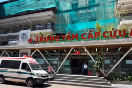 Trung tâm Cấp cứu A9 (Bệnh viện Bạch Mai) tiếp nhận nhiều trường hợp nhập viện cấp cứu liên quan đến nắng nóng. (Ảnh: PV/Vietnam+)