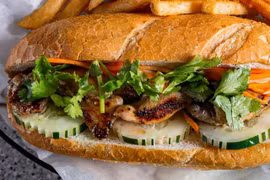 Điều tra vụ 84 người nghi ngộ độc thực phẩm sau ăn bánh mì tại Lâm Đồng 