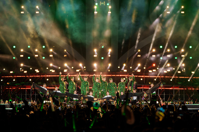chiec-khan-pieu-concert-anh-trai-vuot-ngan-chong-gai-2024.jpg