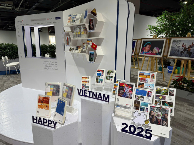Không gian check-in, quà tặng khách tham quan. (Ảnh: CTV/Vietnam+) hanhphuc2.jpg