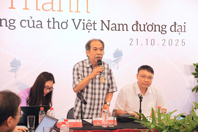 ທ່ານປະທານສະມາຄົມນັກປະພັນຫວຽດນາມ ຫງວຽນກວາງທ້ຽນ ກ່າວຄຳເຫັນທີ່ກອງປະຊຸມສຳມະນາ. (ພາບ: ຜູ້ປະກອບສ່ວນ/Vietnam+) z7139065307958-1e6230f4e525f86c8a893a223a6c99a3.jpg