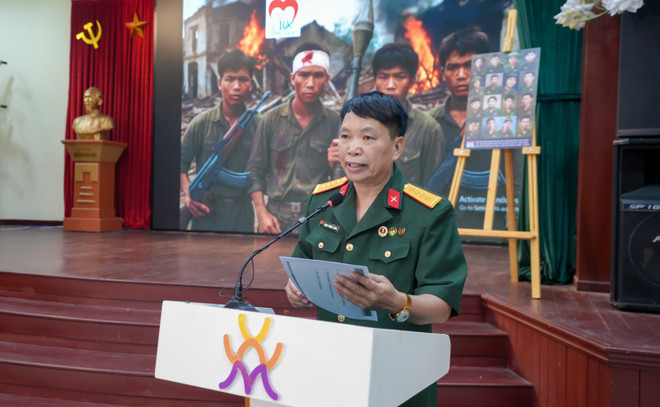 អ្នកនិពន្ធ កវី និងវរសេនីយ៍ឯក ដាំង វឿងហ៊ុង បានចែករំលែកគំនិតរបស់គាត់លើយុទ្ធនាការសរសេរ និងនិទានរឿង dsc09878.jpg