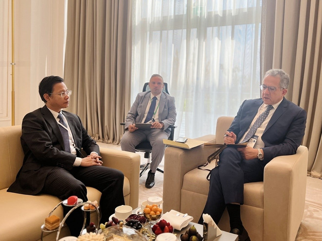 Заступник міністра Нго Ле Ван зустрівся з паном Халедом Ель-Енані, новим Генеральним директором ЮНЕСКО на термін 2025-2029 років. (Фото: BNG) viet-nam-trung-cu-pho-chu-tich-ky-hop-lan-thu-43-dai-hoi-dong-unesco-20251105174748.jpg