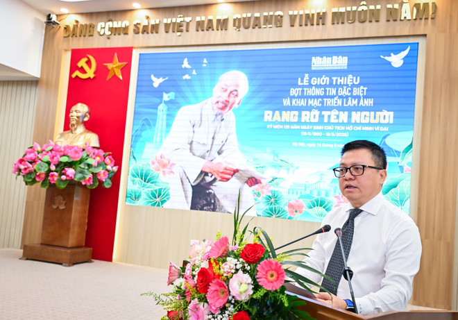 លោក Le Quoc Minh សមាជិកគណៈកម្មាធិការមជ្ឈិមបក្ស និពន្ធនាយក លេខាបក្សកាសែត Nhan Dan អនុប្រធានគណៈកម្មាធិការឃោសនា និងអប់រំមជ្ឈិម ប្រធានសមាគមអ្នកកាសែតវៀតណាមបានមានប្រសាសន៍។ (រូបថត៖ PV/Vietnam+) z6608264029903-1934bf33e7003265724c58620e82009e.jpg