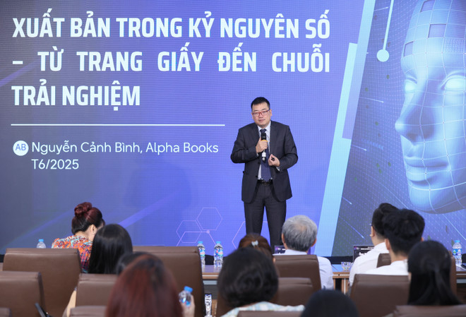 Ông Nguyễn Cảnh Bình, Chủ tịch Alpha Books chia sẻ tại diễn đàn. (Ảnh: PV/Vietnam+) 6k8a8937.jpg