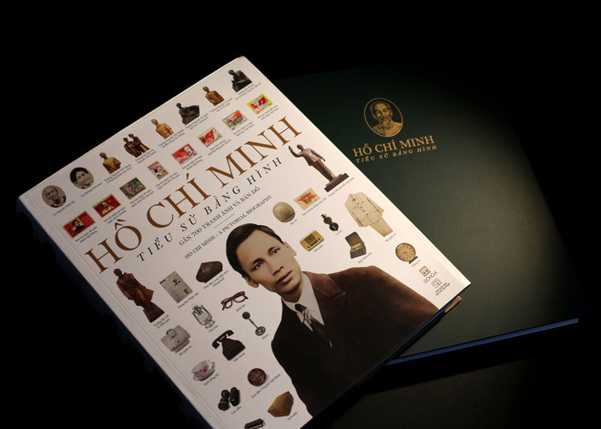 The book “Ho Chi Minh – A Pictorial Biography” has many documents collected from abroad. (Photo: PV/Vietnam+) 0w5a1615.jpg