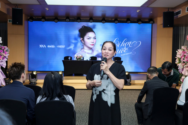 هنرمند مردمی Ha Thuy در مورد شاگردش Nguyen Ngoc Anh به اشتراک می گذارد. (عکس: Manh Nguyen/Vietnam+) 038a5700.jpg