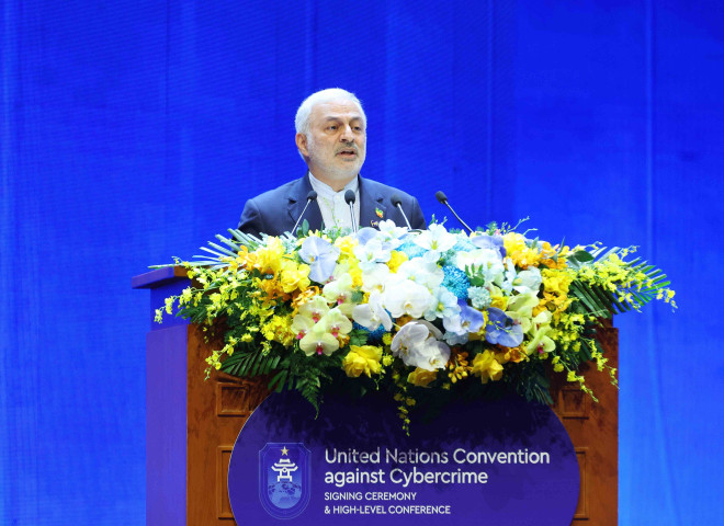 Ministrul adjunct de externe pentru afaceri consulare, parlamentare și de peste mări iraniene al Republicii Islamice Iran, Vahid Jalalzadeh, vorbește la a doua sesiune plenară. (Foto: Phuong Hoa/VNA) vna-potal-cong-uoc-ha-noi-tiep-tuc-phien-thao-luan-toan-the-thu-hai-8364689.jpg