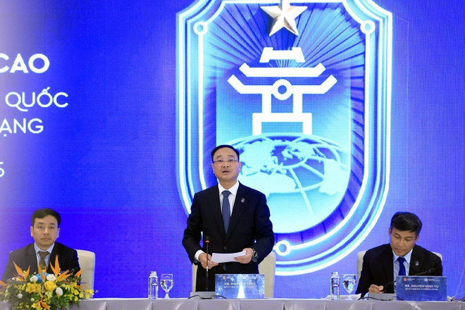 Generalleutnant Pham The Tung, stellvertretender Minister für öffentliche Sicherheit, spricht auf der Pressekonferenz. (Foto: Tuan Anh/VNA) vna-potal-hop-bao-quoc-te-thong-bao-ket-qua-le-mo-ky-cong-uoc-ha-noi-8365040.jpg
