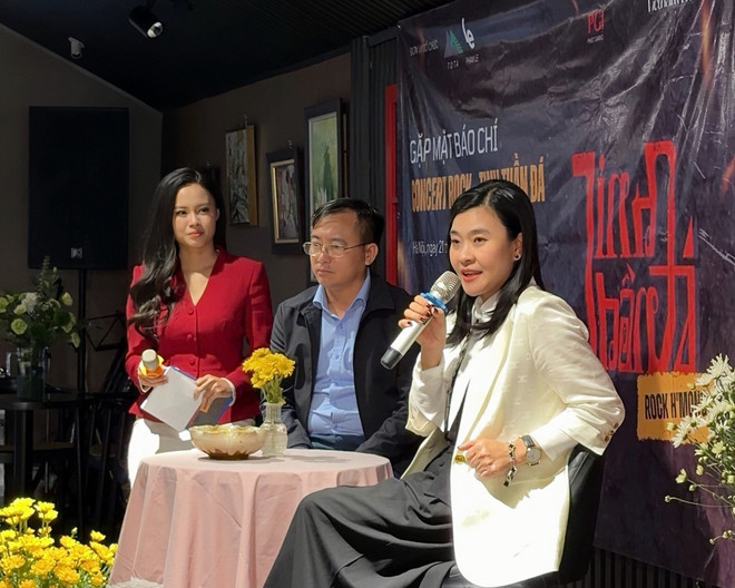 Заслужений артист Ань Туйєт, директор програми, поділилася на прес-конференції 21 листопада. (Фото: CTV/Vietnam+) 588268361-122105194563120431-29772402127037057-n.jpg