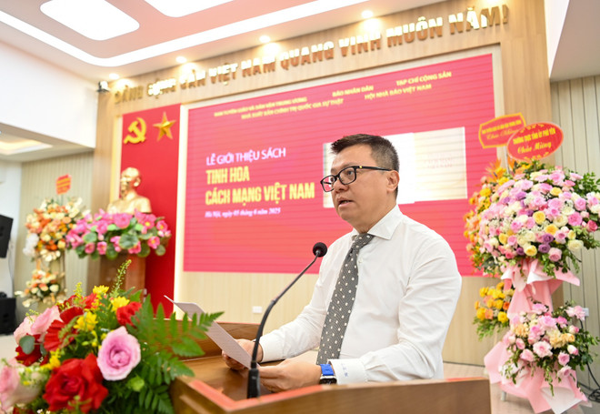 Phó Trưởng Ban Tuyên giáo và Dân vận Trung ương, Tổng Biên tập Báo Nhân Dân, Chủ tịch Hội Nhà báo Việt Nam Lê Quốc Minh phát biểu tại Lễ ra mắt sách. (Ảnh: PV/Vietnam+) tbt-le-quoc-minh.jpg