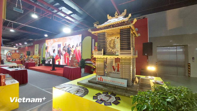 បង្ហាញកន្លែងសម្រាប់ឧស្សាហកម្មវប្បធម៌ចំនួន 12 នៅពិព័រណ៍សមិទ្ធិផលជាតិ។ (រូបថត៖ Minh Thu/Vietnam+) vnp-z6952824037346-ad9b423f85de227c38dc5fed71f48747.jpg