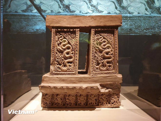 Mô hình tháp gốm, thế kỷ 11-13. (Ảnh: Minh Thu/Vietnam+) vnp-thienmon-9.jpg