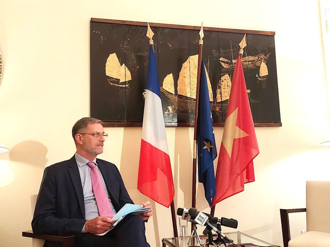 French Ambassador to Vietnam Olivier Brochet in an interview. (Photo: Minh Thu/Vietnam+) daisuphap.jpg