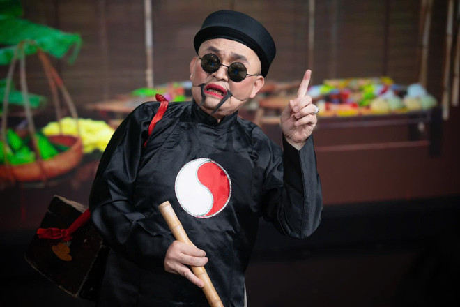 El artista Xuan Hinh ha interpretado numerosos papeles teatrales memorables. (Foto: NVCC) 518410097-1300097991482026-5294156025241570080-n.jpg