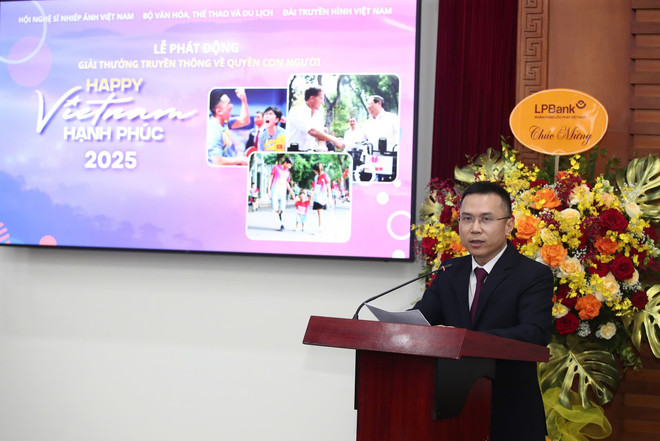 លោក Pham Anh Tuan ប្រធាននាយកដ្ឋានព័ត៌មាន និងព័ត៌មានបរទេសបានជម្រាបជូនអំពីពានរង្វាន់ប្រចាំឆ្នាំនេះ។ (រូបថត៖ Nam Nguyen/Vietnam+) z6626653941882-4ab1b5f6ab61617543db45df52cff56d.jpg