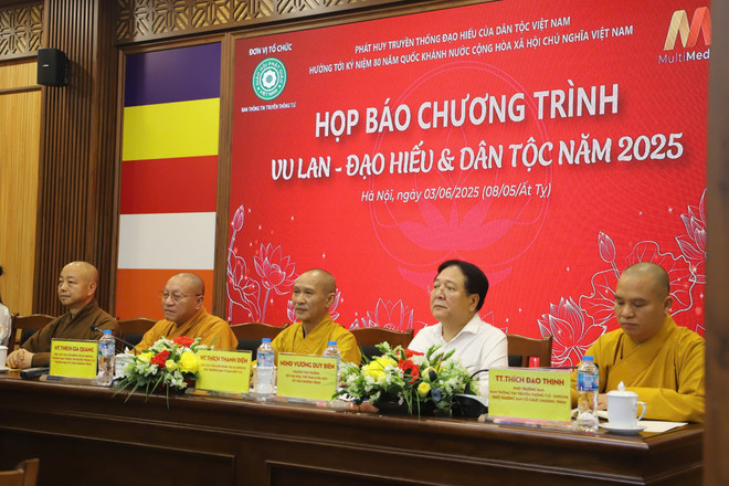 Delegierte bei der Pressekonferenz zur Ankündigung des Vu Lan-Programms im Jahr 2025. (Foto: Bao Thoa/Vietnam+) z6668006231001-41c5343d462dd31453c49b3eb14fcbe3.jpg