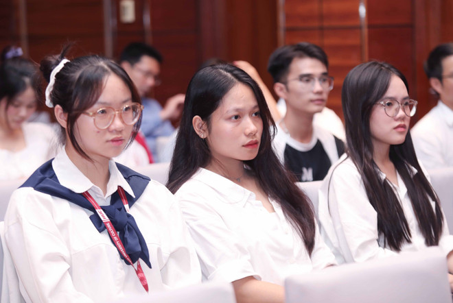 De nombreux jeunes participent au Forum national de la presse 2025. (Photo : Thanh Phuong/VNA) vna-potal-cac-phien-hop-tai-dien-dan-bao-chi-toan-quoc-2025-ngay-206-8103568.jpg