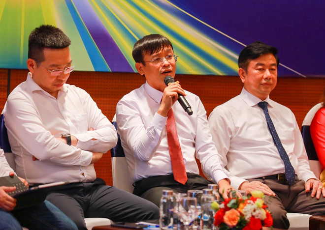 Ông Nguyễn Văn Hoài, Tổng Biên tập Báo Nông thôn ngày nay/điện tử Dân Việt trao đổi tại Phiên thảo luận. (Ảnh: Khánh Hoà/TTXVN) vna-potal-cac-phien-hop-tai-dien-dan-bao-chi-toan-quoc-2025-ngay-206-8103476.jpg